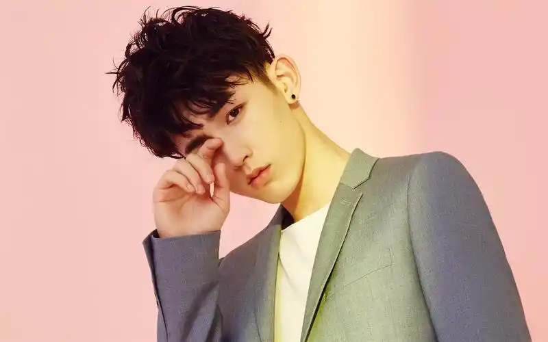 小鲜肉郭俊辰帅气写真高清桌面壁纸