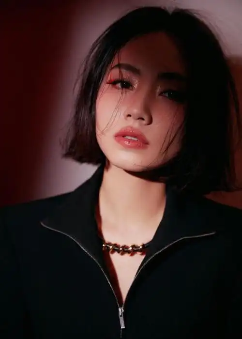 刘惜君高跟配黑丝,不要太性感.