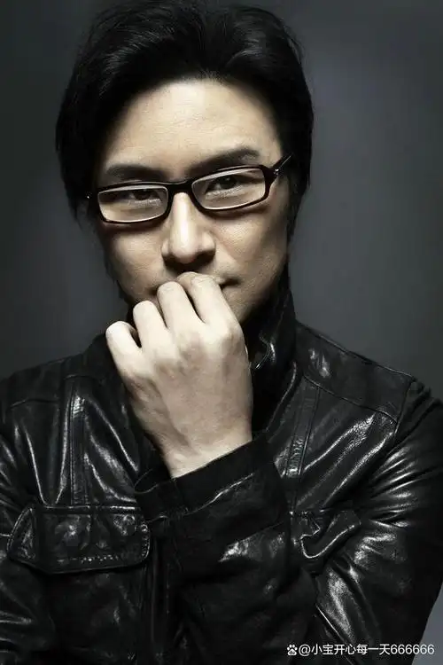 说起汪峰,那应该很多喜欢音乐的人都听说过他,是一名非常出色的男歌手