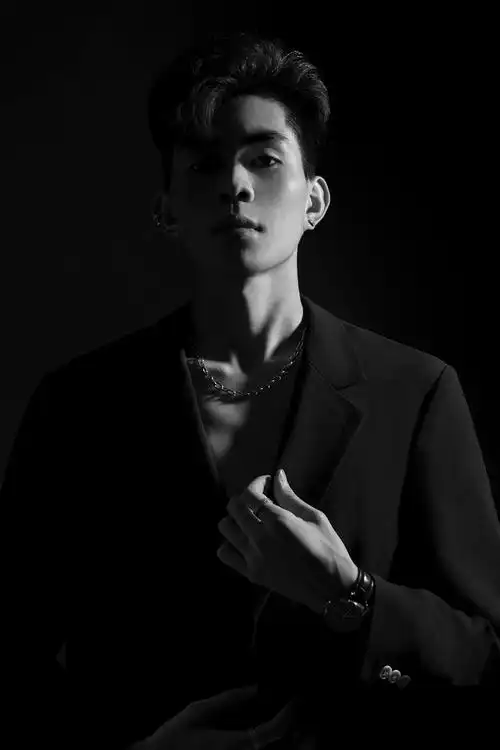 男生个人形象照拍摄 黑白风格