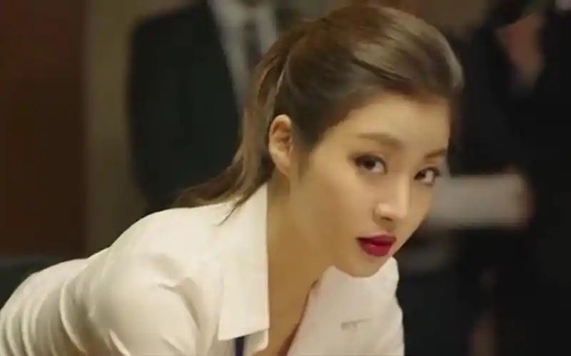 香港电影《鸭王2》女孩为了给妈妈治病牺牲很大