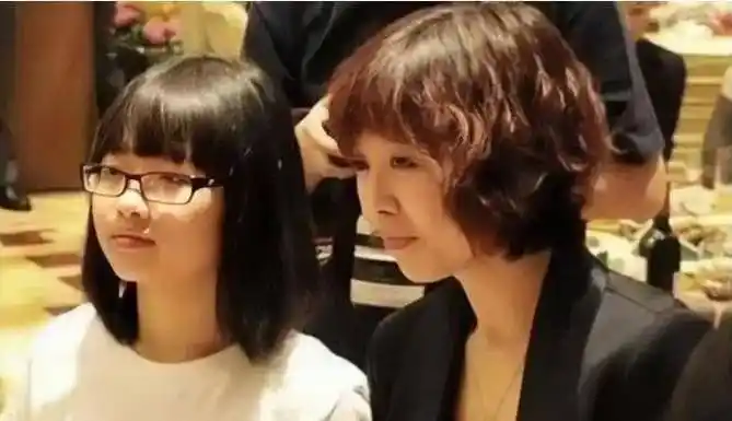 原创刀郎前妻生完女儿40天就跑了现在刀郎是幸福的幸福的她后悔过吗