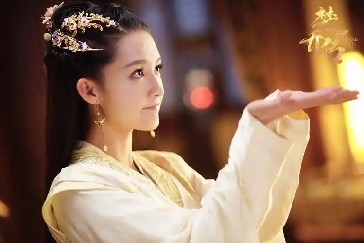 1990年9月27日出生于江苏省苏州市昆山市巴城镇,中国内地影视女演员