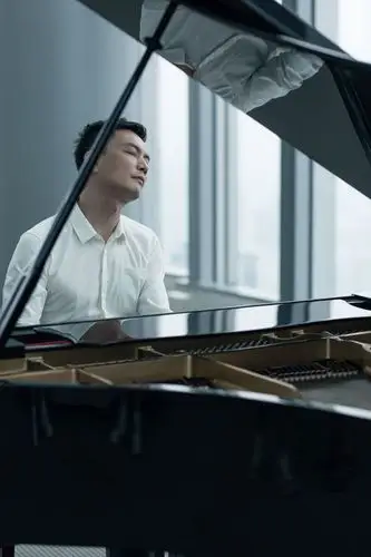 李泉4个城市拍摄微电影 感性角度完美演绎