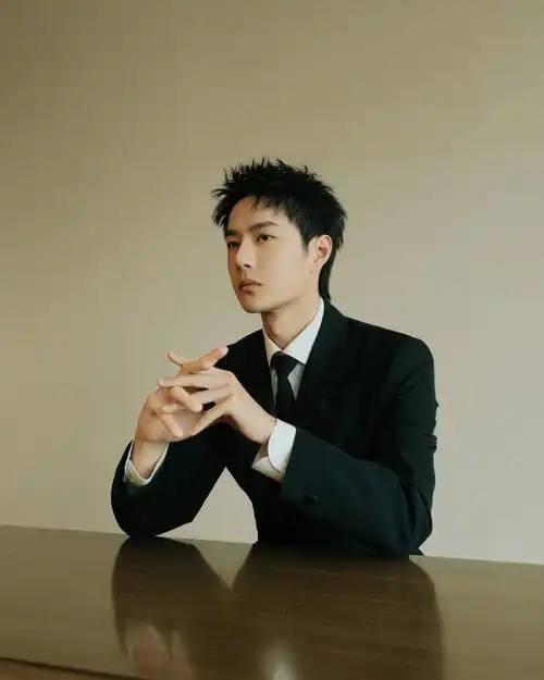 王一博西装造型好正##第36届金鸡奖红毯造型