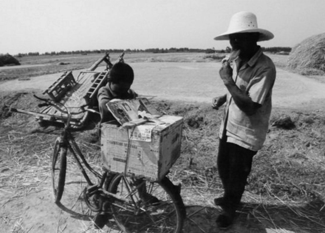 摄影师镜头下90年代老照片,图3是农村集市,最后一个有钱人专属