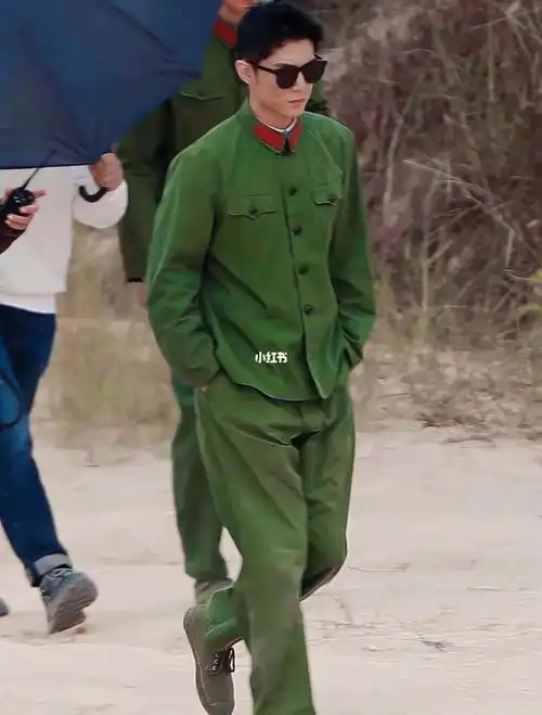 戴墨镜双手插兜的肖战顾一野好帅荷尔蒙爆棚