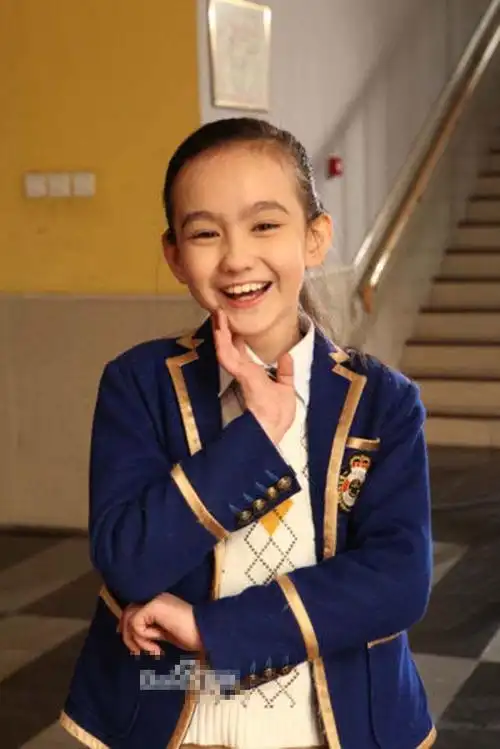 香奈儿本人照片童星香奈儿童星长大的照片-第1张图片-爱奢吧