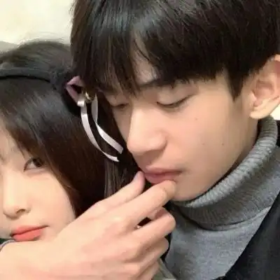 情侣头像真人一人一半恩爱两张