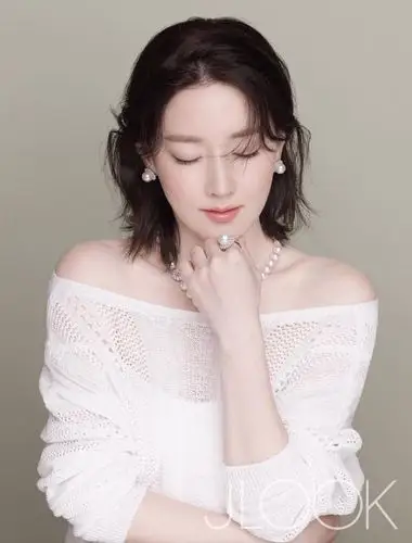 李英爱珠宝大片展无暇美肌 网友纷纷点赞【组图】