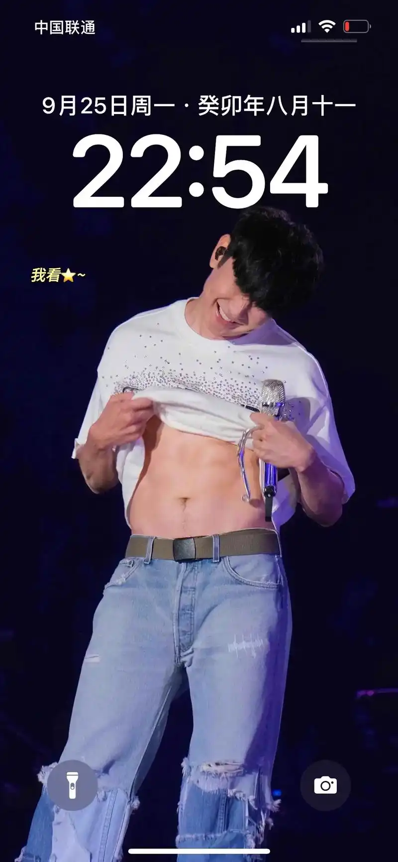 先干为敬99#林俊杰 #撩起衣服就是腹肌 #林俊杰给歌迷秀腹 - 抖音