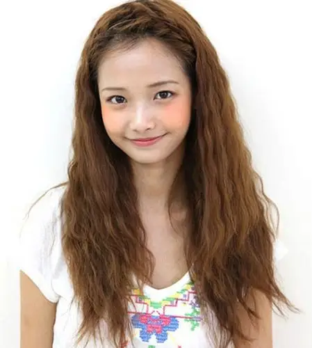 女生蓬松离子烫效果图