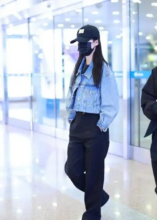 2022年春夏季,女明星街拍穿搭分享,跟着学穿搭,越穿越优雅!