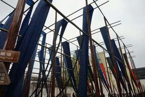 【携程攻略】乌镇草木本色染坊购物,这里使用古法染制的,七彩的布挂击