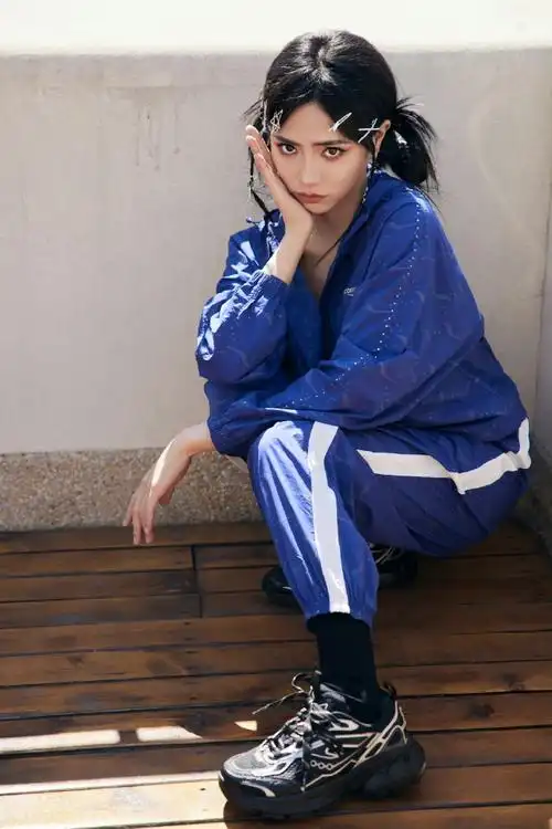 酷的自然98英姿飒爽,只是标配99看千禧女孩@谢可寅上脚『saucony