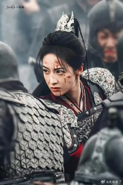 《山河枕》以后,宋茜每天都产了不少古装神图,楚瑜大美女新造型英气