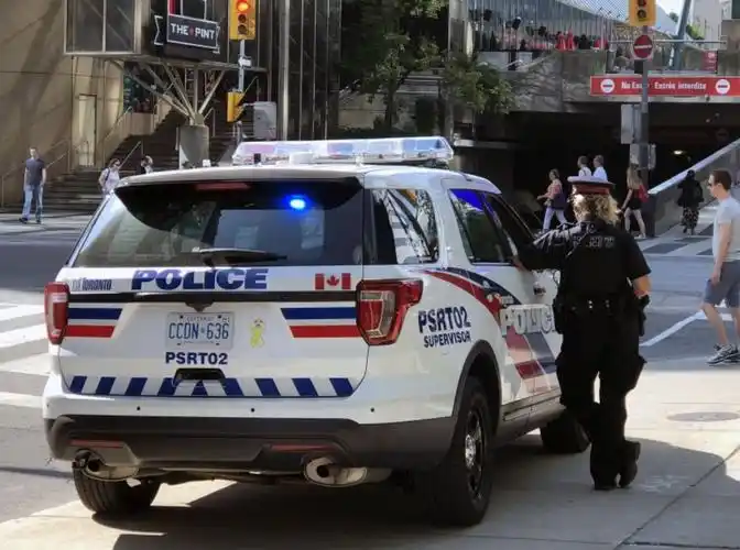 突发 多伦多警方收到威胁信息,downtown猛增警力