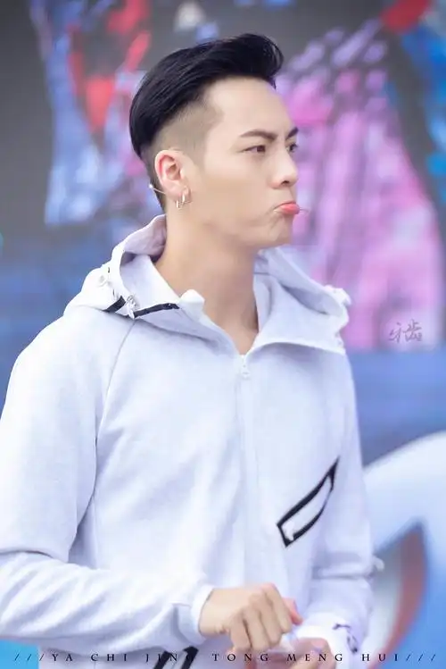 陈伟霆庆生酷跑三周年