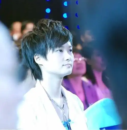 曾经的快女李宇春被爆已婚老公竟然是lv的高层