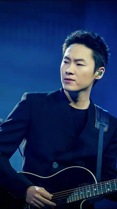 姐妹们 求梁博的高清大图? - 知乎