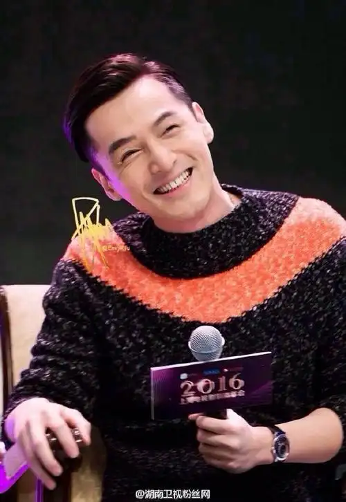 胡歌# 笑眼弯弯的样子真是萌碎了哇