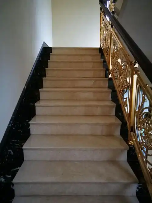 别墅内装石材楼梯