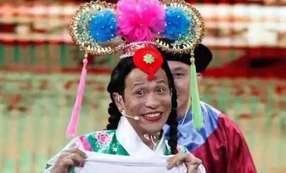 宋小宝善于向赵本山取经,演技进步很快,堪称青出于蓝胜于蓝_二人转