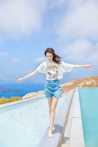 迪丽热巴 慢游全世界