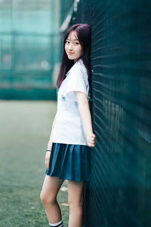 可爱的校服女生