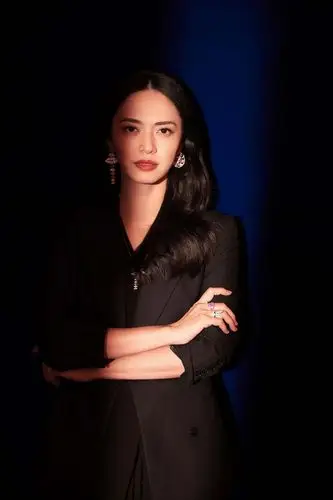 姚晨任珠宝品牌全球品牌大使首度参与设计融入标志性红唇元素