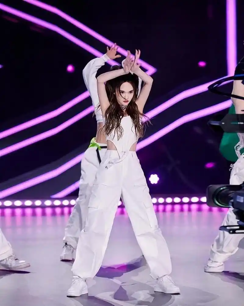 杨丞琳跳舞表情被当表情包 粉丝心疼喊霸凌 本尊吐内心话  近日