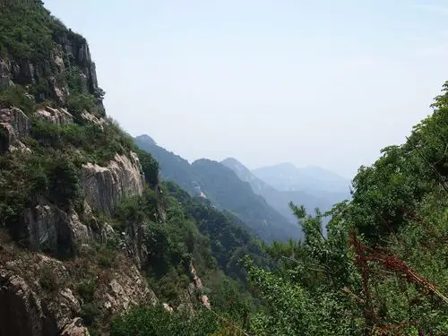 泰山十八盘,是泰山登山盘路中最险要