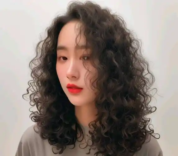 冬季发型不论怎么烫,最美还是羊毛卷全头烫,蓬松瘦脸还保暖_因为_头发