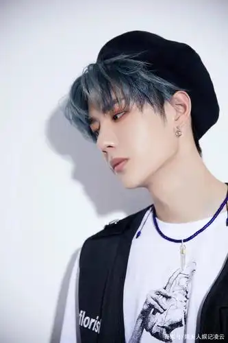 时代少年团遭骚扰,王一博被围堵