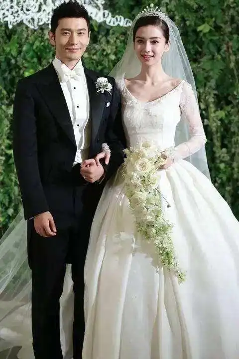 杨颖和陈伟霆旧照曝光,一看照片信息量就很大,网友:心疼黄晓明