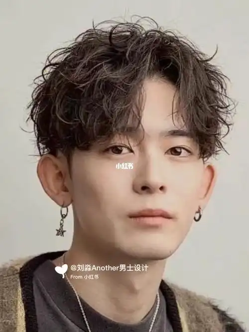 78不再是一次性造型78男生秋冬凌乱蝴蝶烫