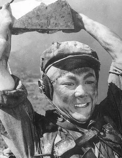 新闻 【 经典人物】  王成   【 光影回溯】       每次提到《英雄