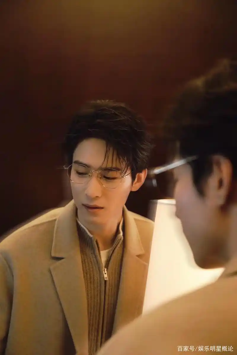 吴昊泽帅气亮相搜狐时尚盛典《他在逆光中告白2》引期待