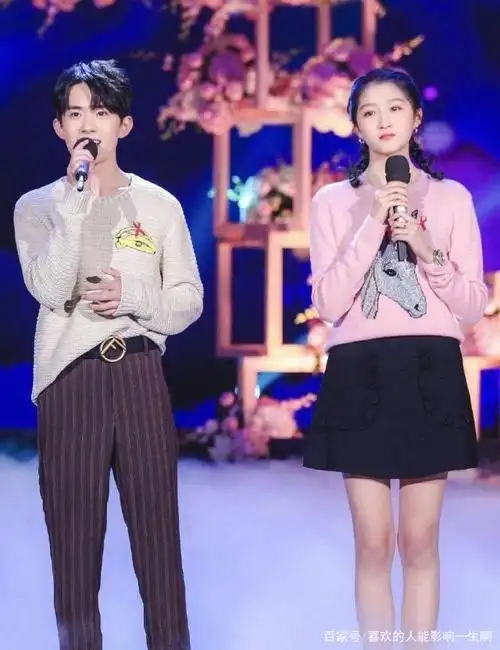 王源和易烊千玺都是正能量艺人,他们的事业也是风生水起,而且关晓彤比