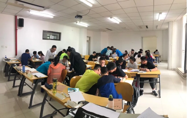 8年教龄,带出数千名优秀学员,家长"联名上书"求开班:她的课也太难报了