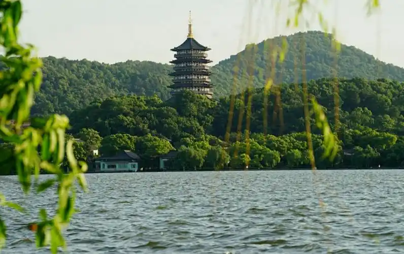 杭州花圃一柳浪闻莺一涌金门