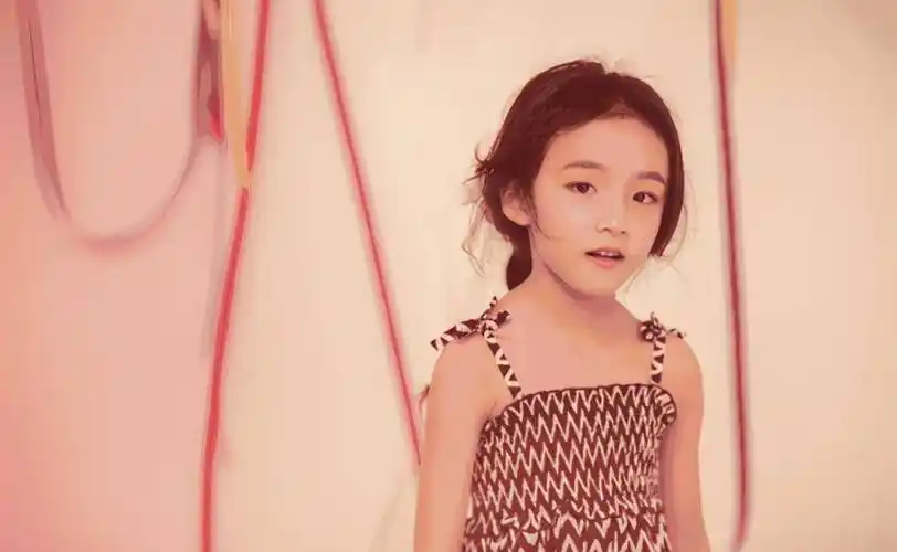 原创小糯米近照曝光神似杨幂小时候难怪一直不愿意公开