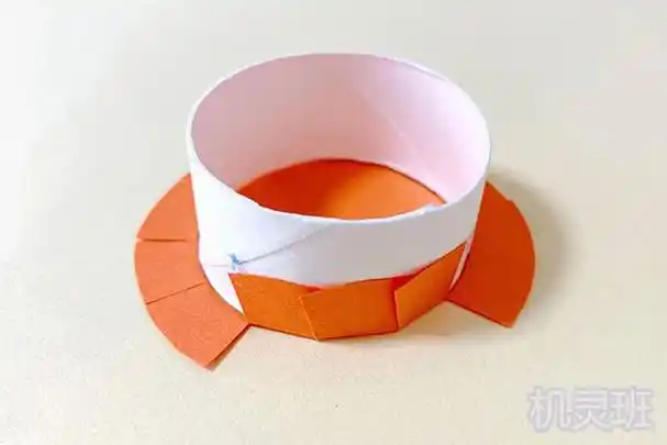 废物利用自制能发声的幼儿乐器:卫生纸芯手工做手铃鼓(步骤图解)