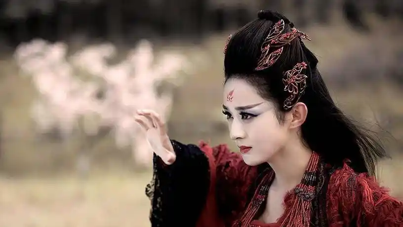 图片来源:微博《花千骨》图片来源:微博《花千骨》古装剧女神「黑化」