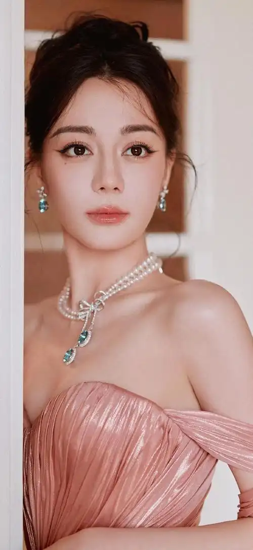 迪丽热巴壁纸 粉色礼服 遇见那份温柔与美好