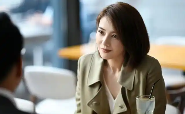 高圆圆晒恩爱与赵又廷结婚8年没有倦怠期