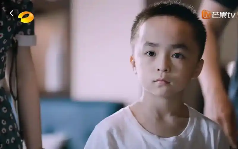 《以家人之名》贺子秋小时候真的好可爱啊!