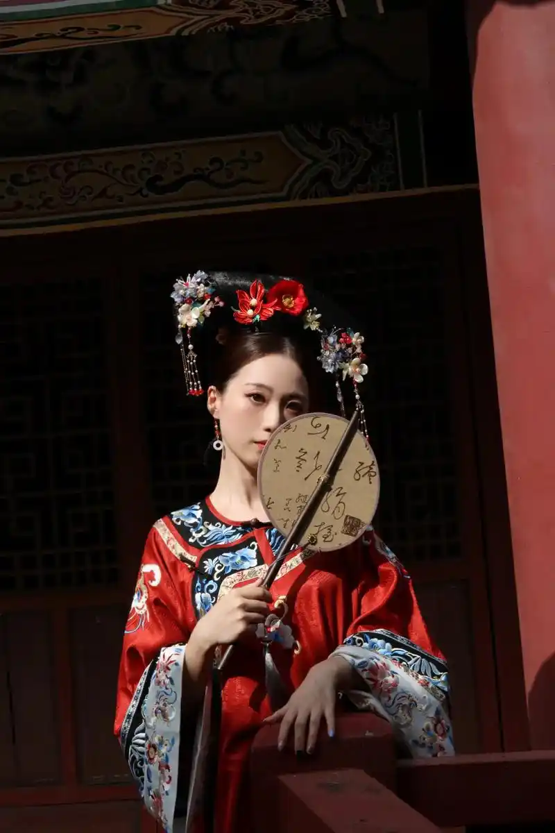 紫禁城的风水养人.#清朝#还珠格格 #古装造型 #旗装 #古 - 抖音