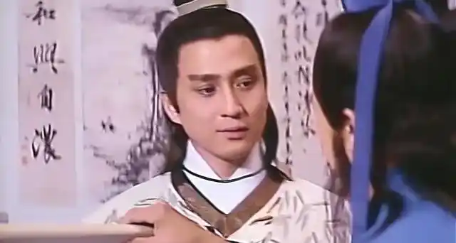 剧中的汤镇业面如冠玉,唇红齿白,一双桃花眼让他的古装扮相俊雅非凡.