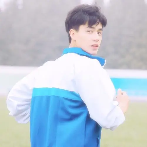 穿校服的学哥背影头像